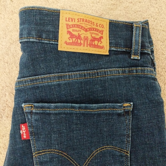 Levi's Jean Bermuda Short NWOT - Picture 5 of 6
